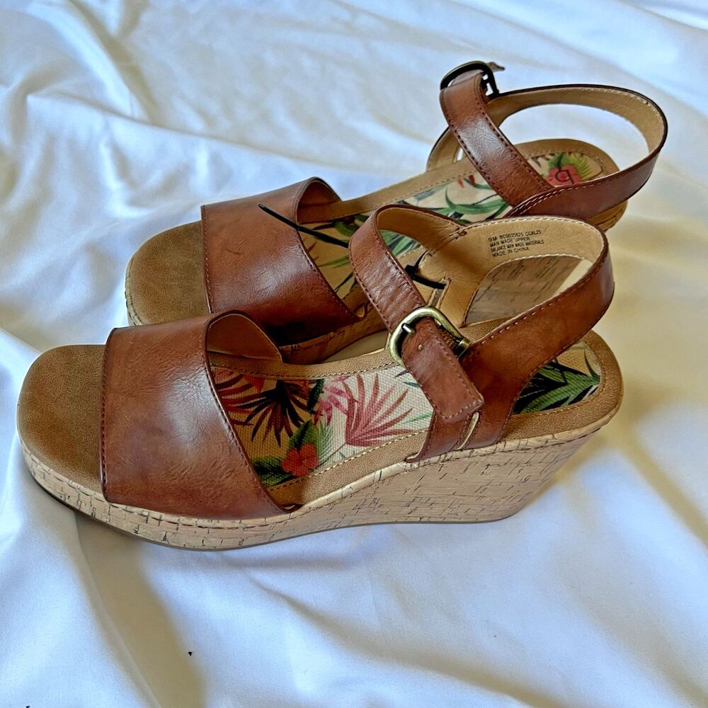 NEW no box b.o.c. Born Concept Corrie Wedge Sandal size 9